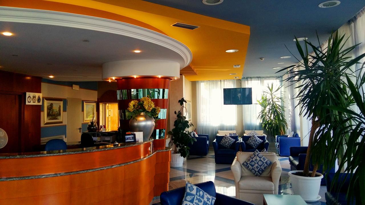 Hotel Bellevue Caorle Buitenkant foto